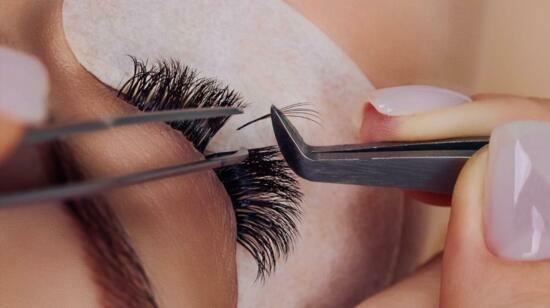 Does Eyelash Grow Back: Dermatologist Answers