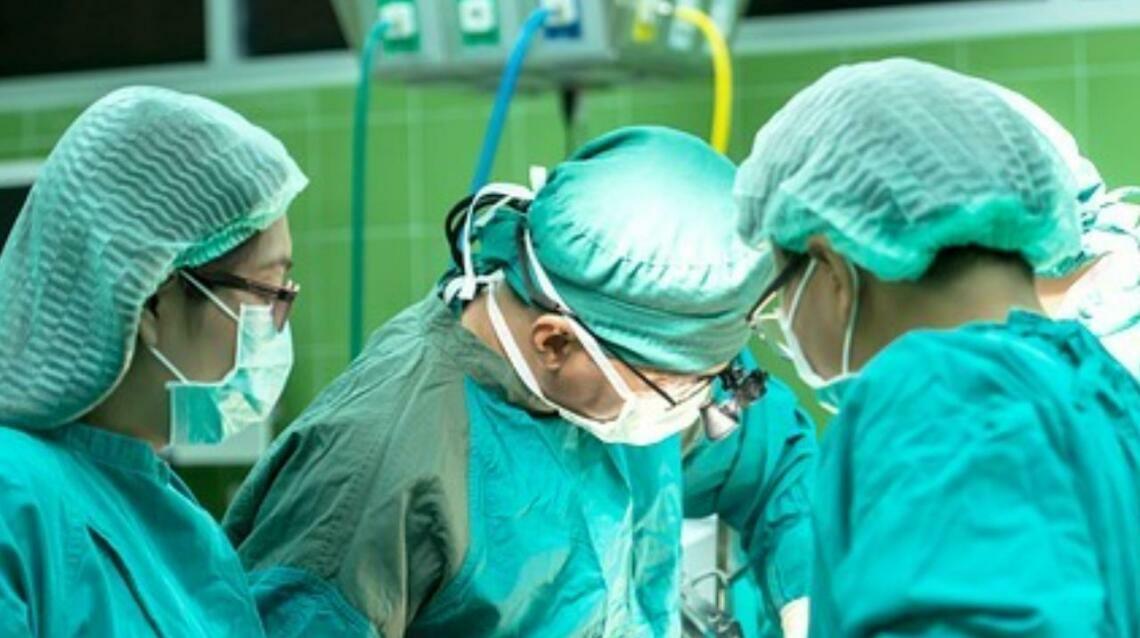 Understanding Knee Stiffness 2–3 Weeks After Surgery: What to Expect and How to Manage It