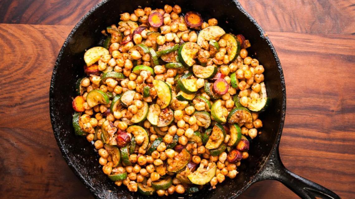 Нут и чечевица. Нут тушеный с овощами. Нут с овощами. Нут с кабачками. Каша из нута.