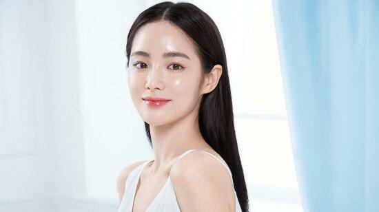 Glass Skin Secrets: A Dermatologist Explains the Science Behind the Glow