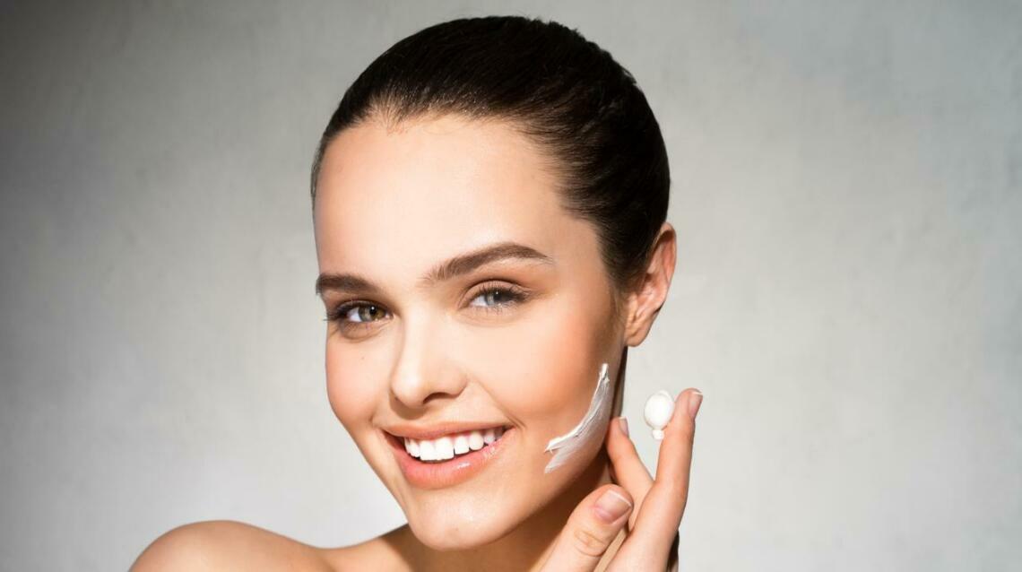 Glow Up Naturally : Beat Dark Circles and Dull Skin