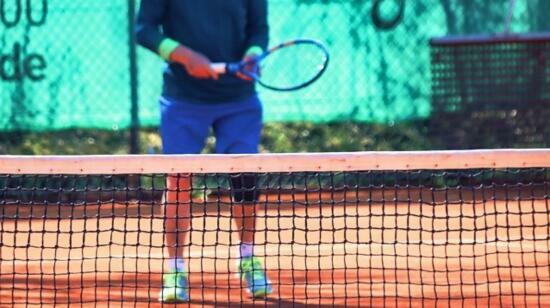 Dealing With Severe Outer Elbow Pain? How Physiotherapy Cures Tennis Elbow Without Surgery