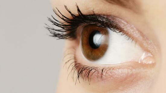 "Clear Vision Ahead: 7 Simple Tips to Banish Dry Eyes!"