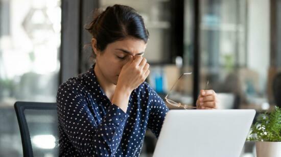 Why Your Eyes Feel Dry After Hours of Screen Time