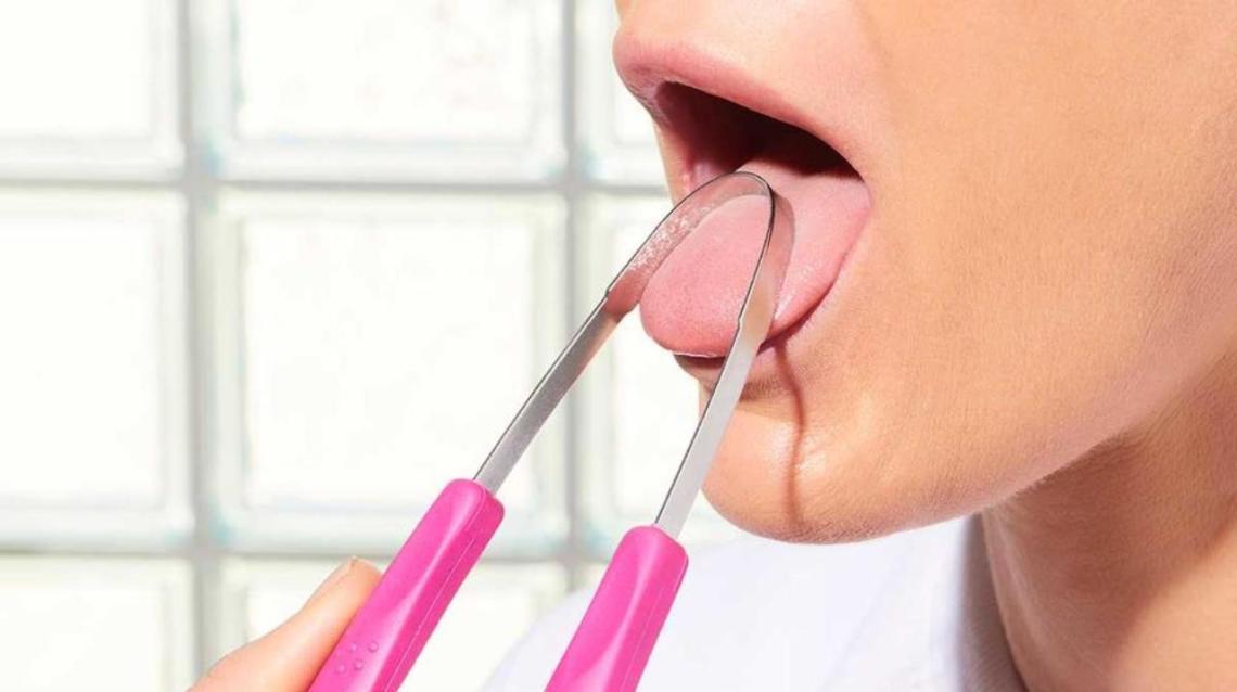 three-ways-tongue-scraping-can-help-your-health